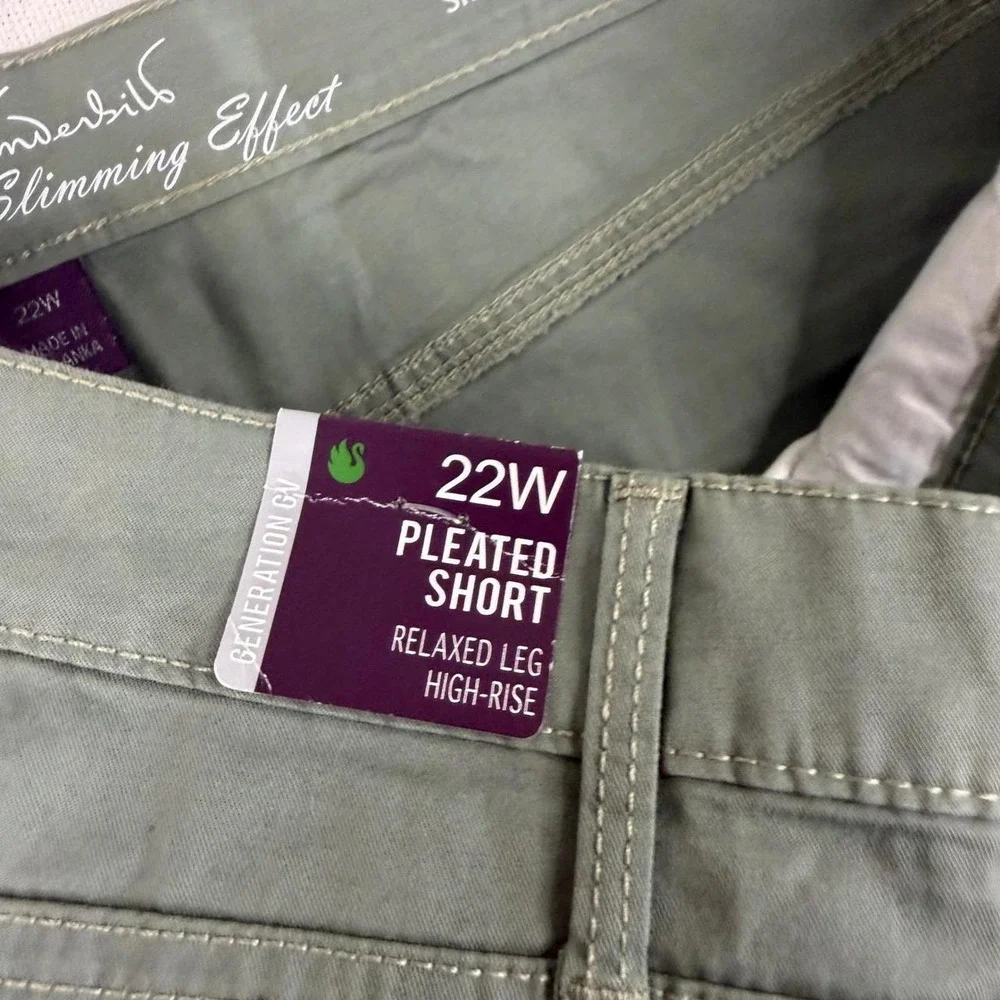 Gloria Vanderbilt Womens 22W Olive Green Pleated Shorts High Rise Relaxed Leg